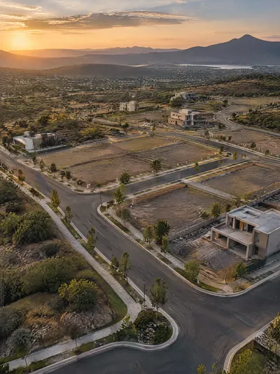 Fraccionamiento residencial con sus lotes y calles recién trazados